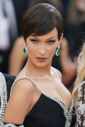 800x768, 81 KB, Bella_Hadid_2019_MET_Gala_in_NYC.jpg